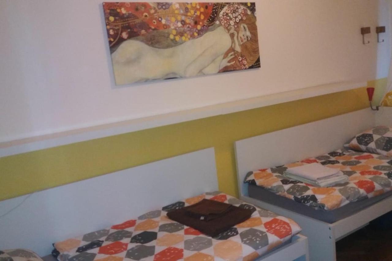Geraeumige Zentrumsnahe Altbauwohnung Viena Exterior foto