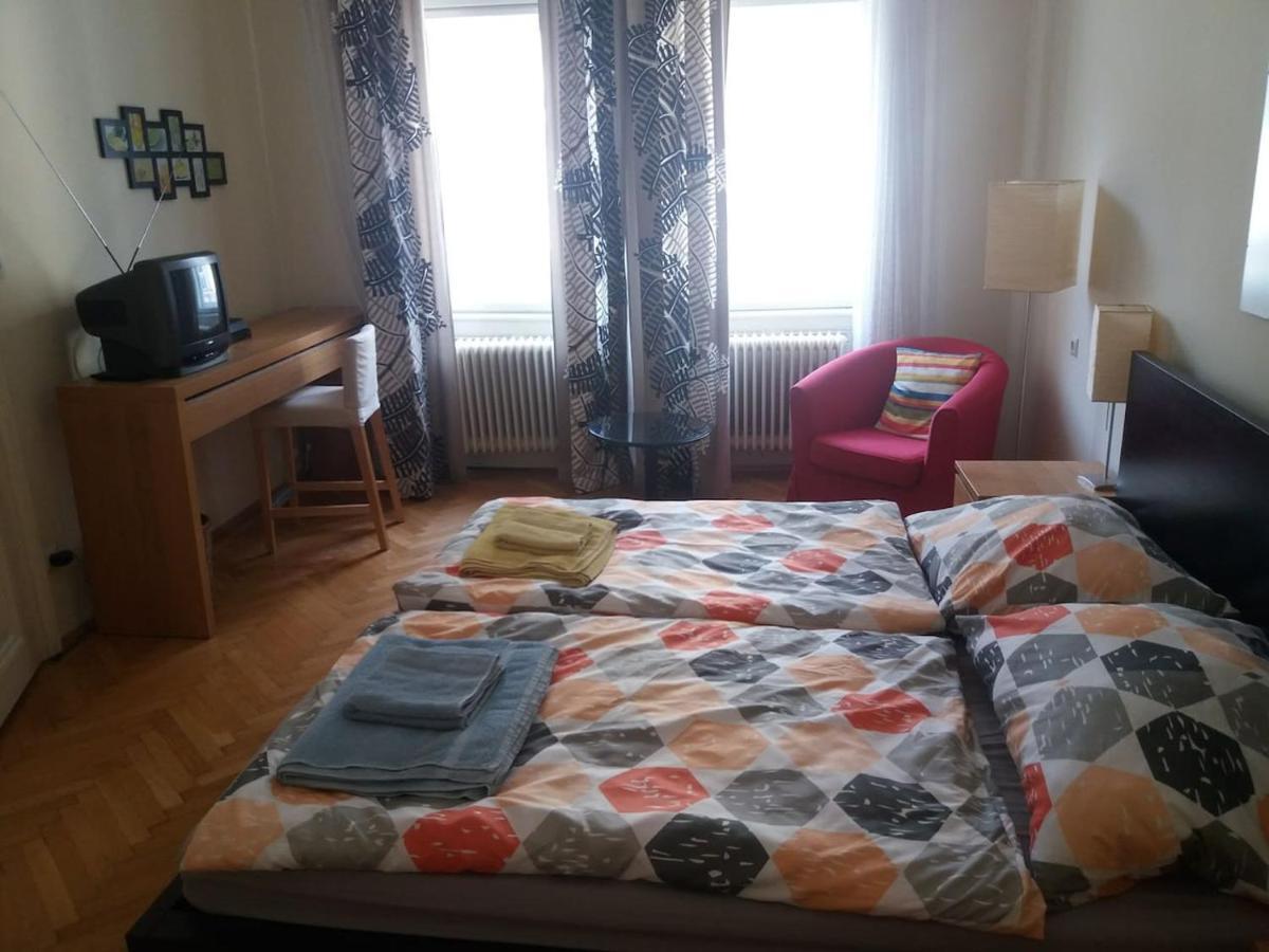 Geraeumige Zentrumsnahe Altbauwohnung Viena Exterior foto